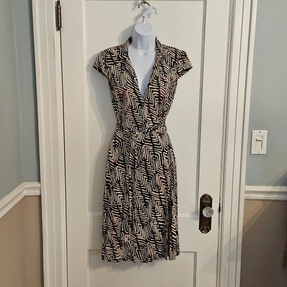 Diane Von Furstenberg Dresses & Skirts - Diane von Furstenberg (DVF) Silk Wrap Dress